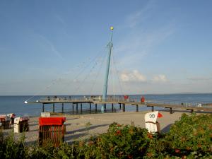 [Bild: Die 'Flunder' am Kurstrand von Hohwacht an der Ostsee]